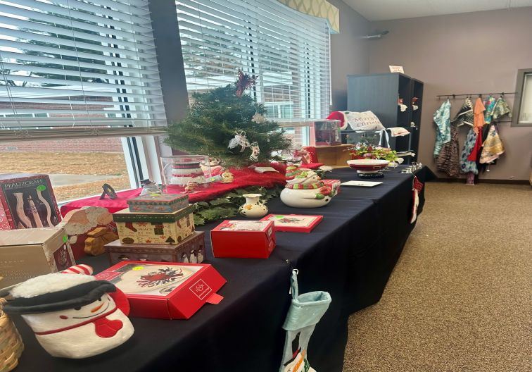 Gift Shop Holiday 2024