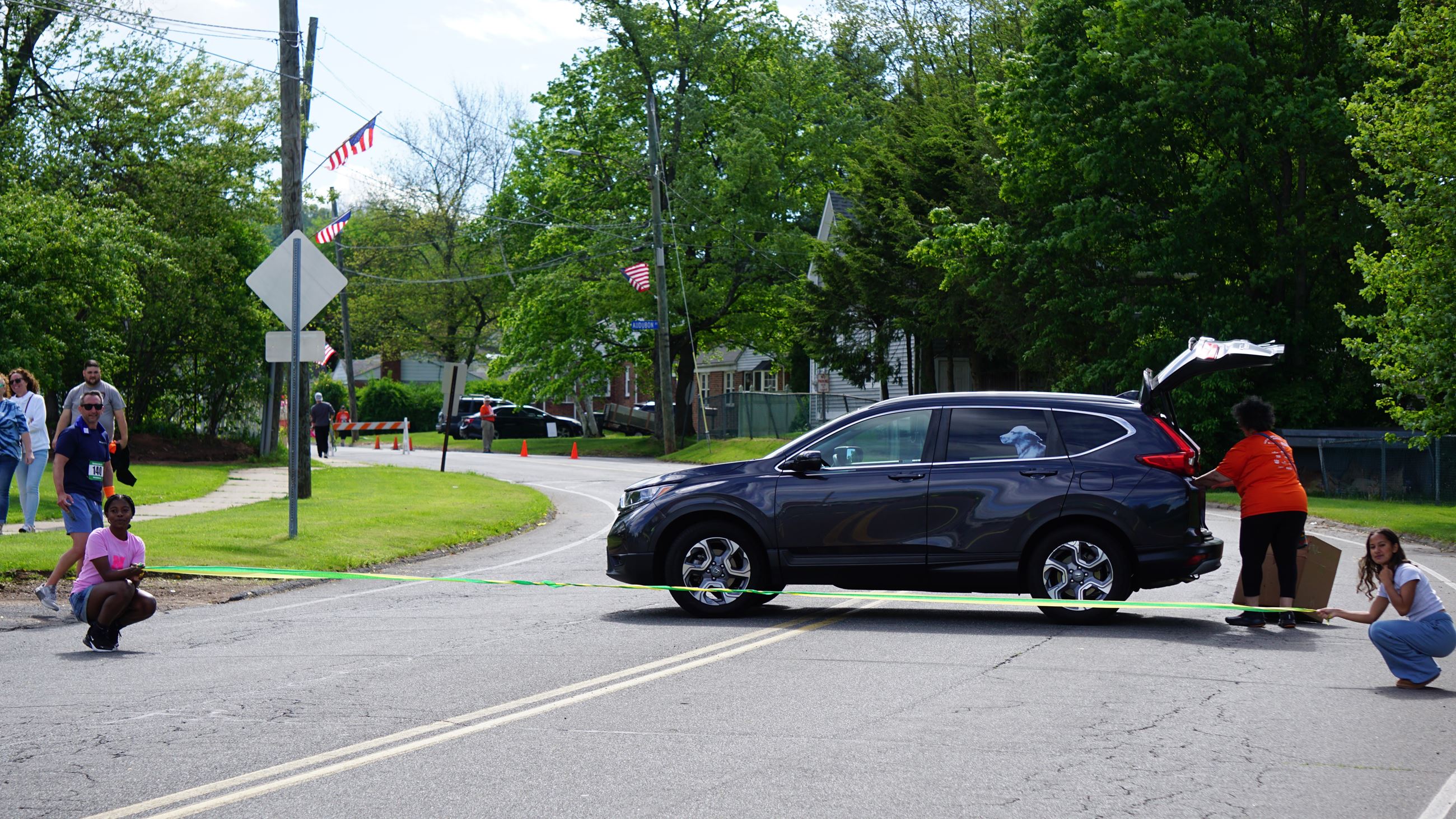 car at little readers sprint finish line